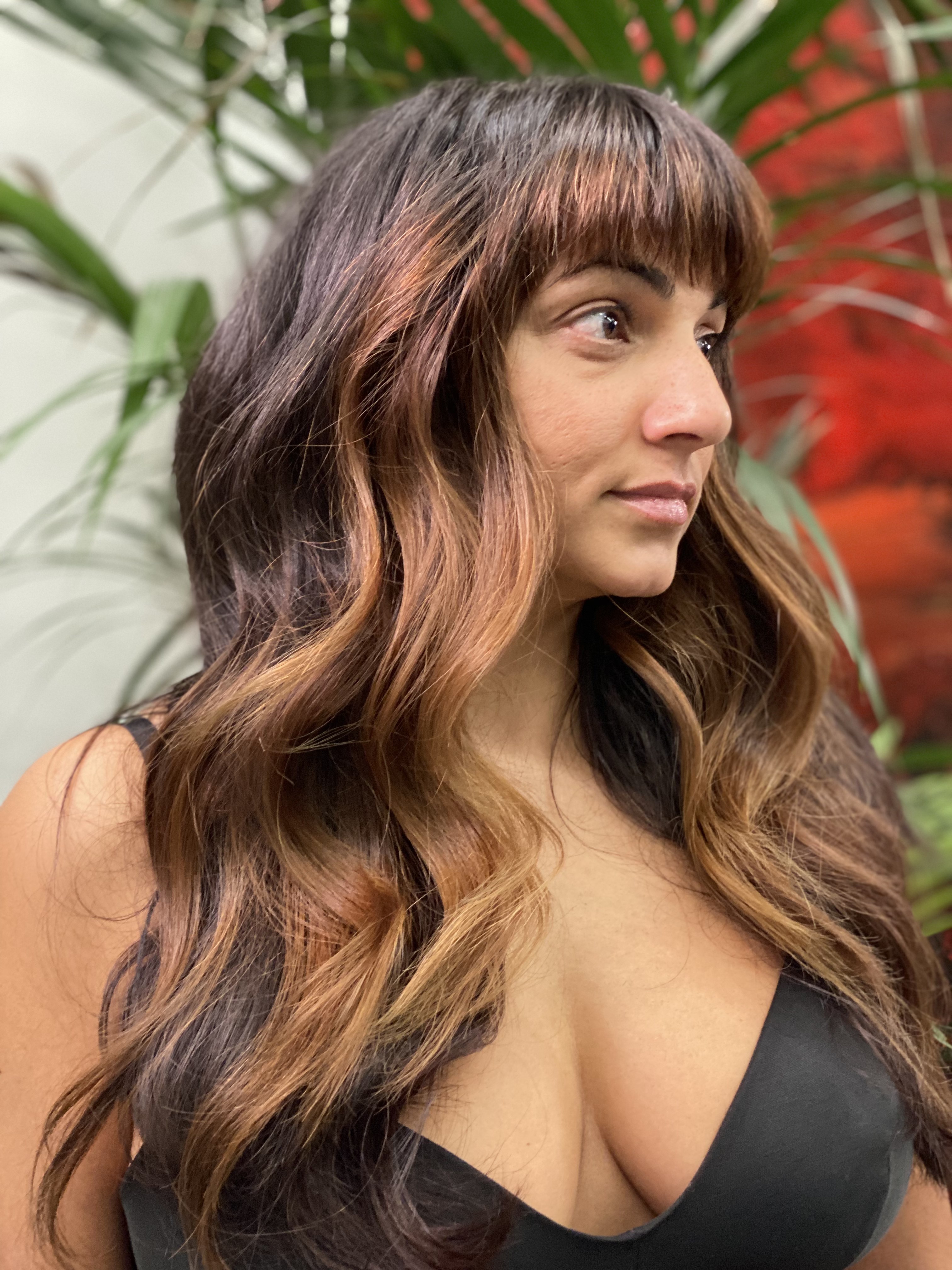 Natural colour and face-framing cut